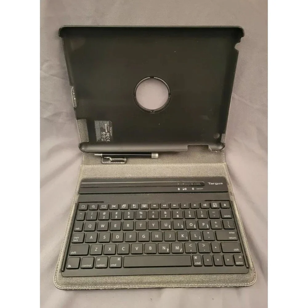 Targus - Tablet Case Cover - Leather Bluetooth Keyboard - AKB3-A - USED